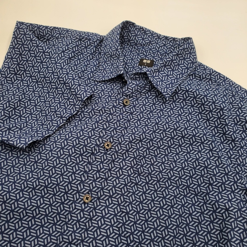 UNIQLO Men's Blue Geometric Print S/S Button Down Shirt Size S small flaw